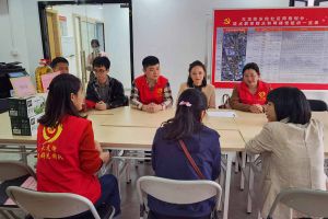 浓浓关爱暖人心，买滚球集团官网买滚球集团官网买滚球集团官网买滚球集团官网首页-买滚球(中国)-买滚球(中国)
集团党支部慰问困难单亲家庭