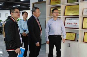 热烈欢迎市政府秘书长林兢一行莅临买滚球集团官网买滚球集团官网买滚球集团官网买滚球集团官网首页-买滚球(中国)-买滚球(中国)
集团广西公司考察指导
